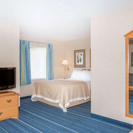 Days Inn & Suites By Wyndham Bridgeport - Clarksburg Eksteriør billede
