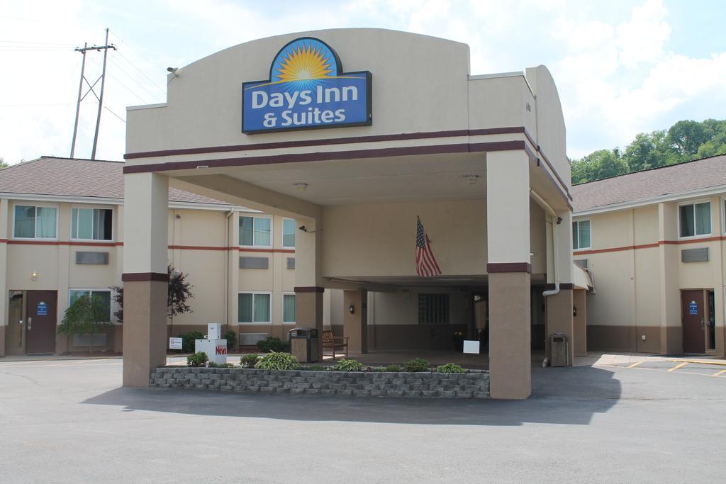 Days Inn & Suites By Wyndham Bridgeport - Clarksburg Eksteriør billede
