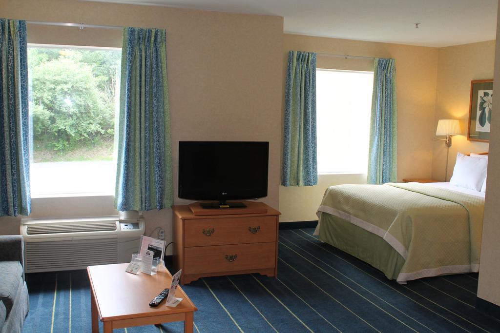 Days Inn & Suites By Wyndham Bridgeport - Clarksburg Eksteriør billede