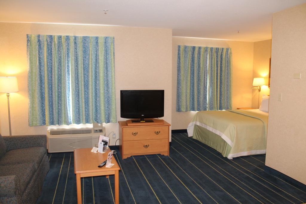 Days Inn & Suites By Wyndham Bridgeport - Clarksburg Værelse billede