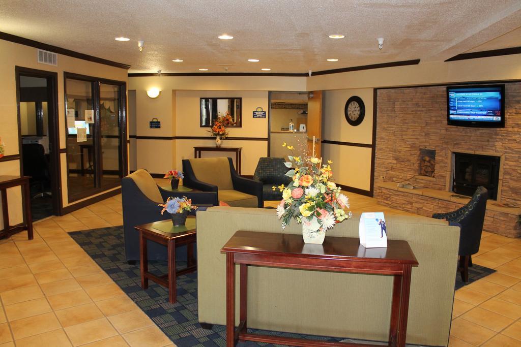 Days Inn & Suites By Wyndham Bridgeport - Clarksburg Eksteriør billede