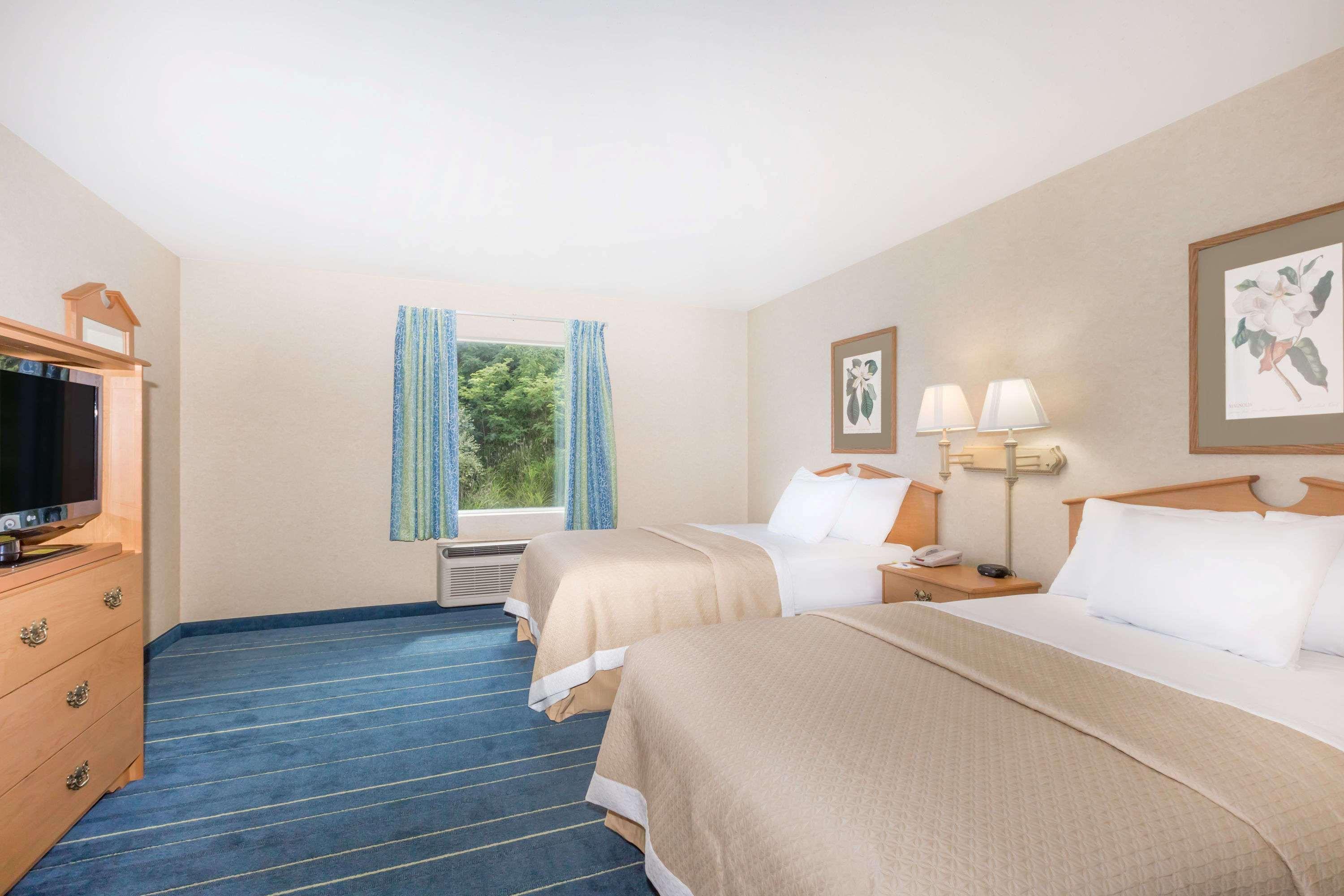 Days Inn & Suites By Wyndham Bridgeport - Clarksburg Eksteriør billede