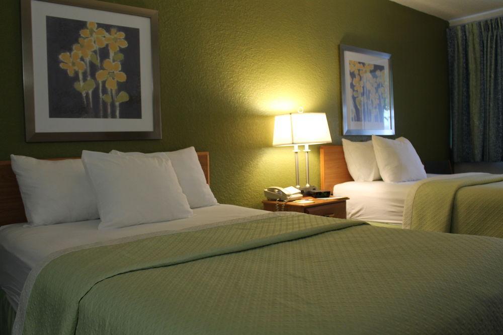 Days Inn & Suites By Wyndham Bridgeport - Clarksburg Eksteriør billede