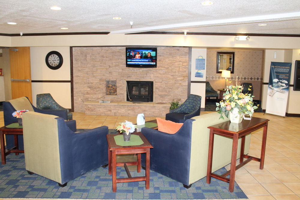 Days Inn & Suites By Wyndham Bridgeport - Clarksburg Eksteriør billede