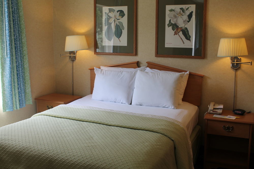 Days Inn & Suites By Wyndham Bridgeport - Clarksburg Eksteriør billede