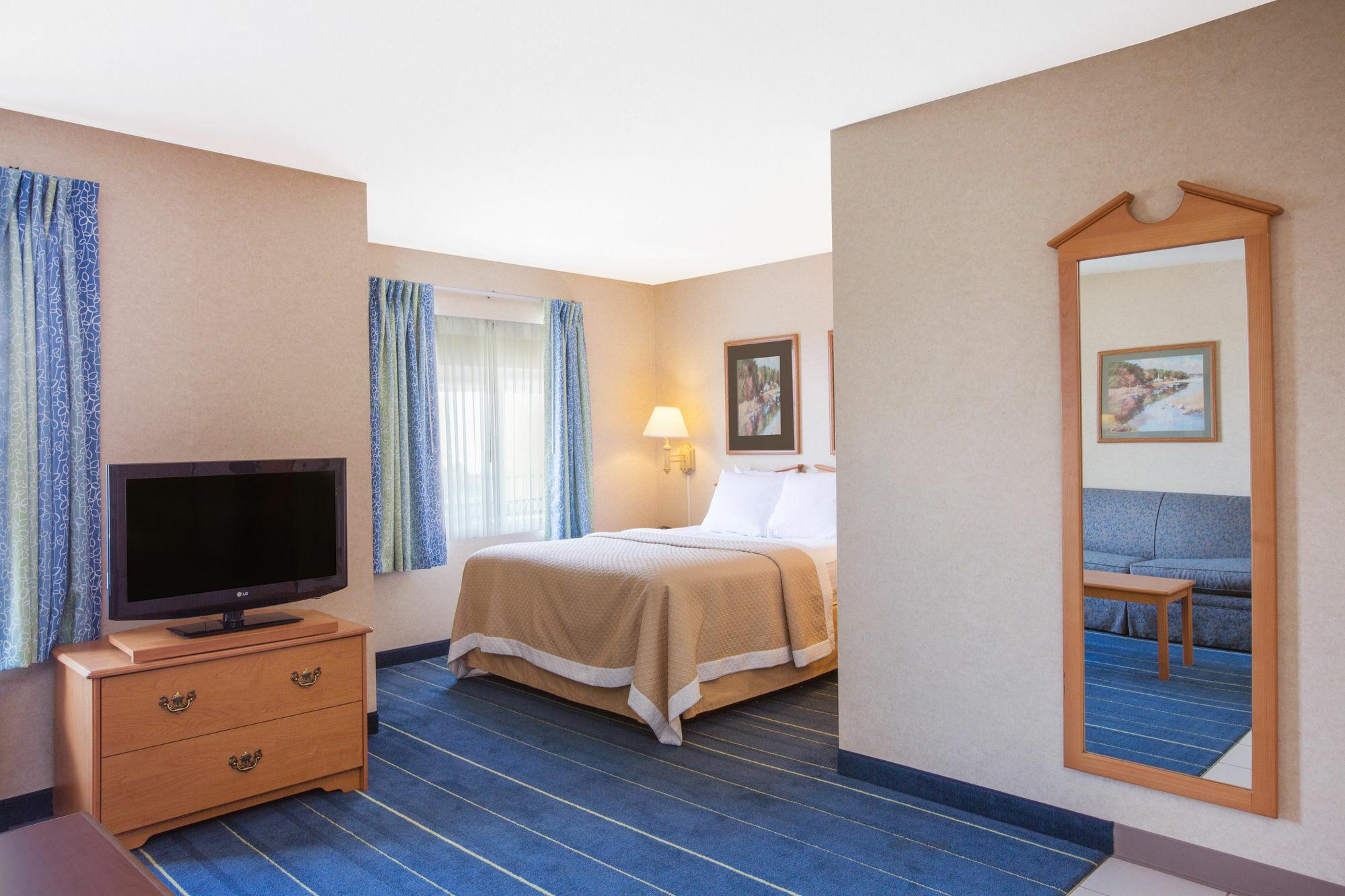 Days Inn & Suites By Wyndham Bridgeport - Clarksburg Eksteriør billede