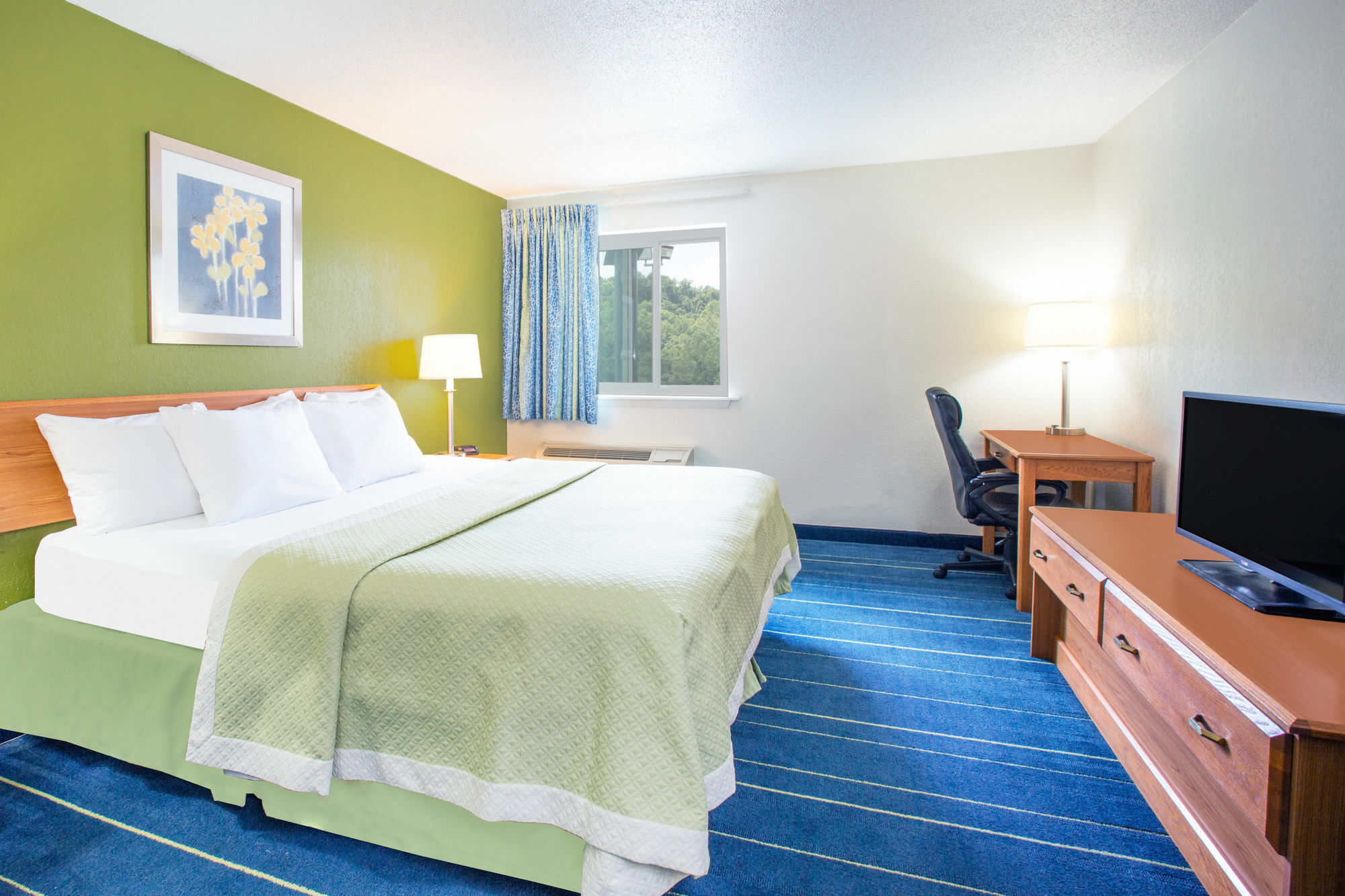 Days Inn & Suites By Wyndham Bridgeport - Clarksburg Eksteriør billede
