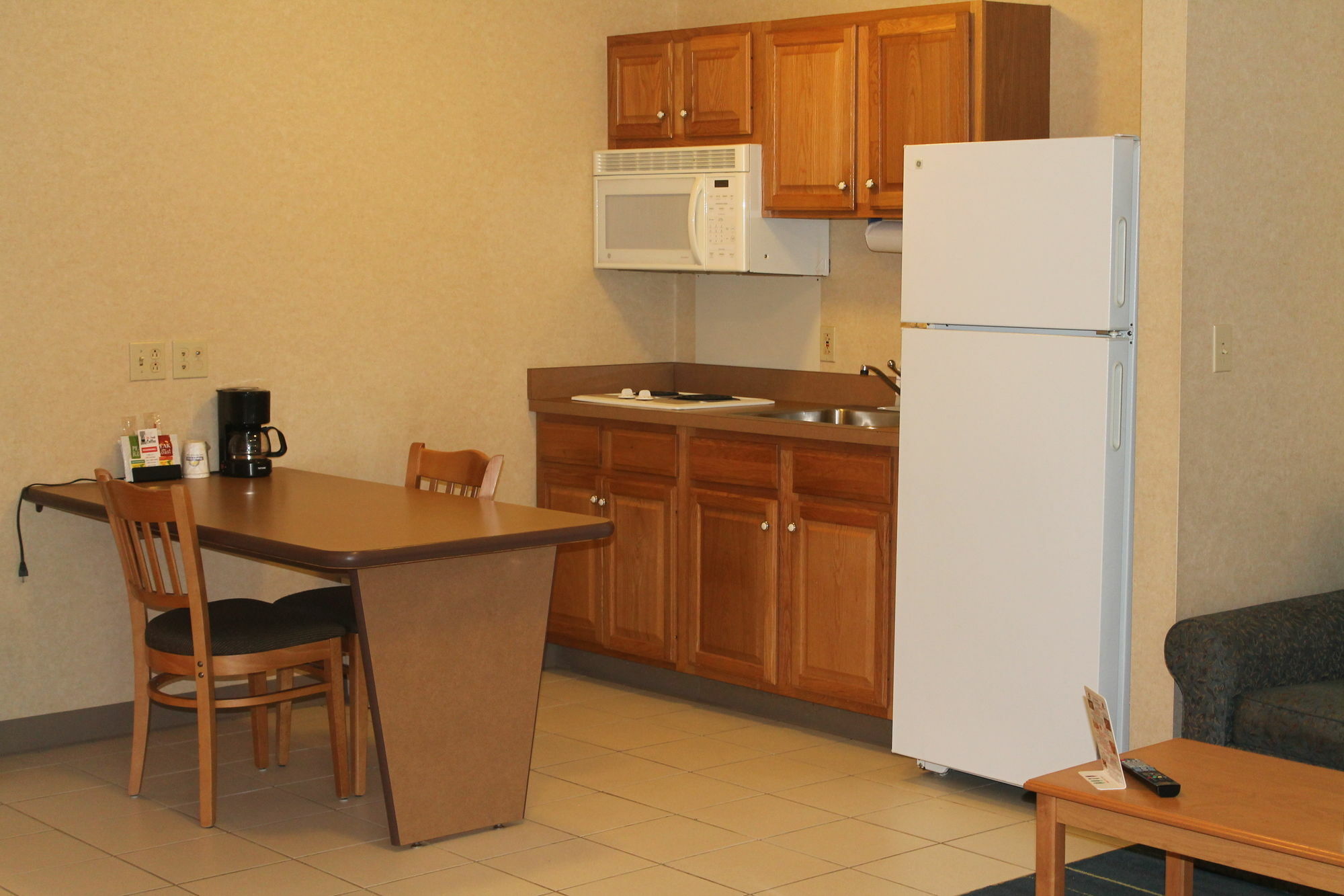 Days Inn & Suites By Wyndham Bridgeport - Clarksburg Eksteriør billede