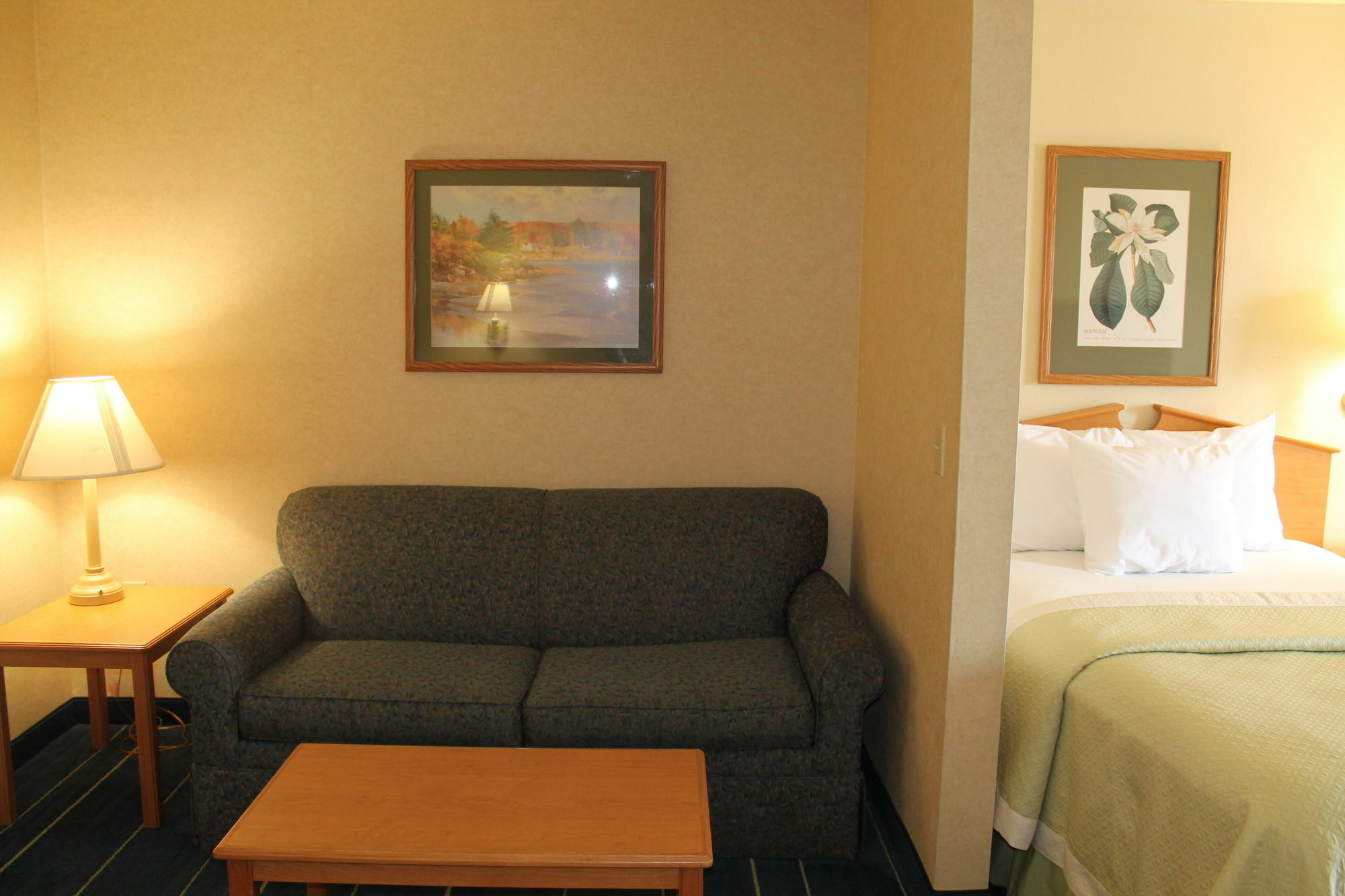 Days Inn & Suites By Wyndham Bridgeport - Clarksburg Eksteriør billede